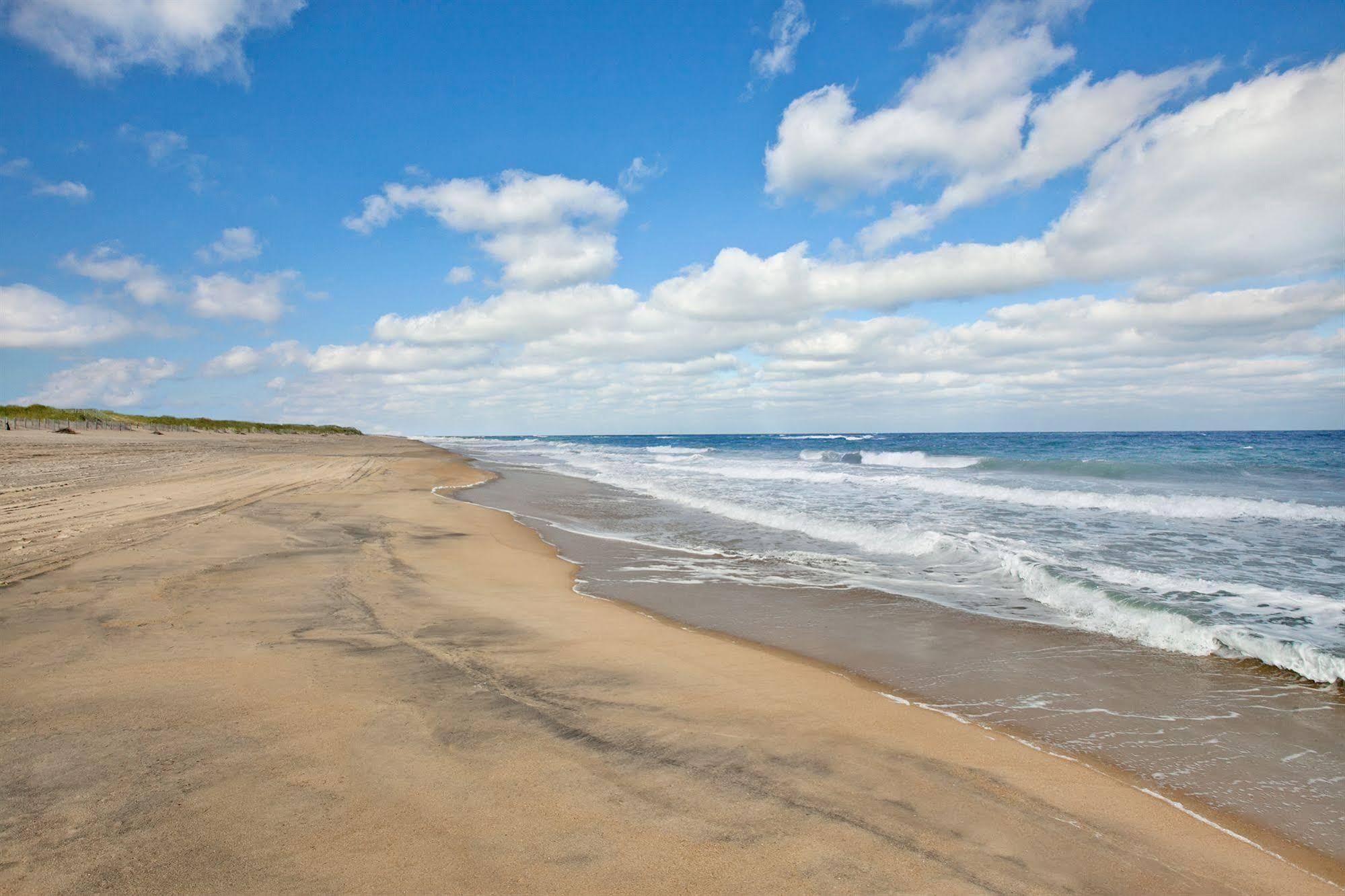 Days Inn By Wyndham Kill Devil Hills Oceanfront - Wilbur Екстериор снимка