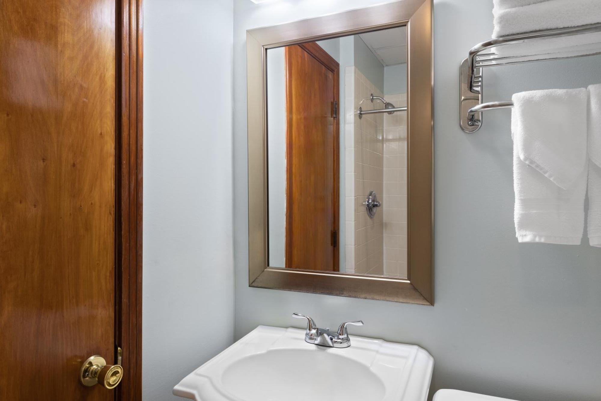 Days Inn By Wyndham Kill Devil Hills Oceanfront - Wilbur Екстериор снимка