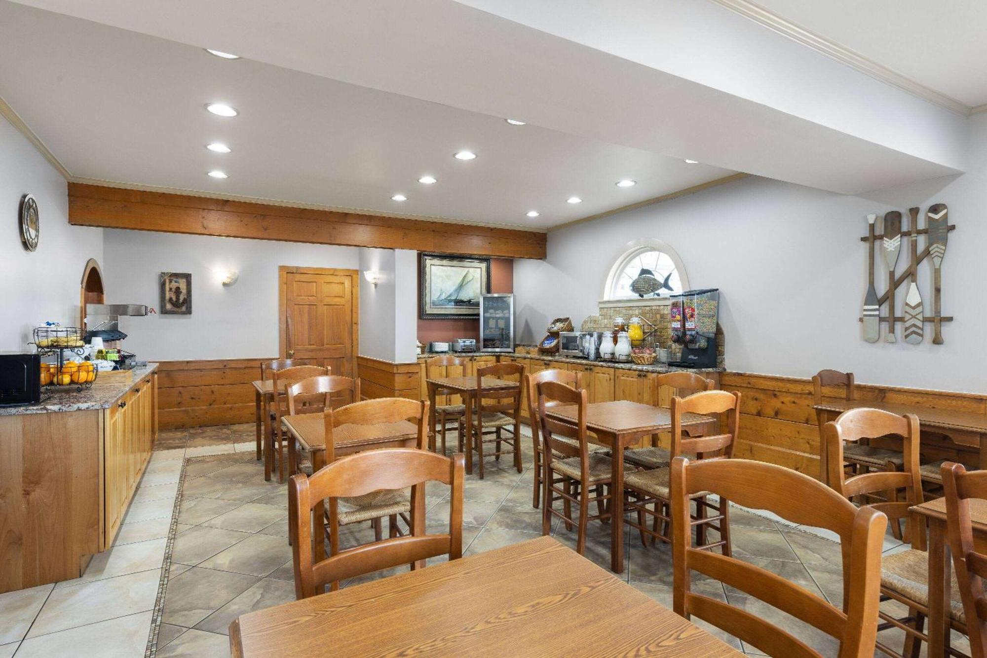 Days Inn By Wyndham Kill Devil Hills Oceanfront - Wilbur Екстериор снимка