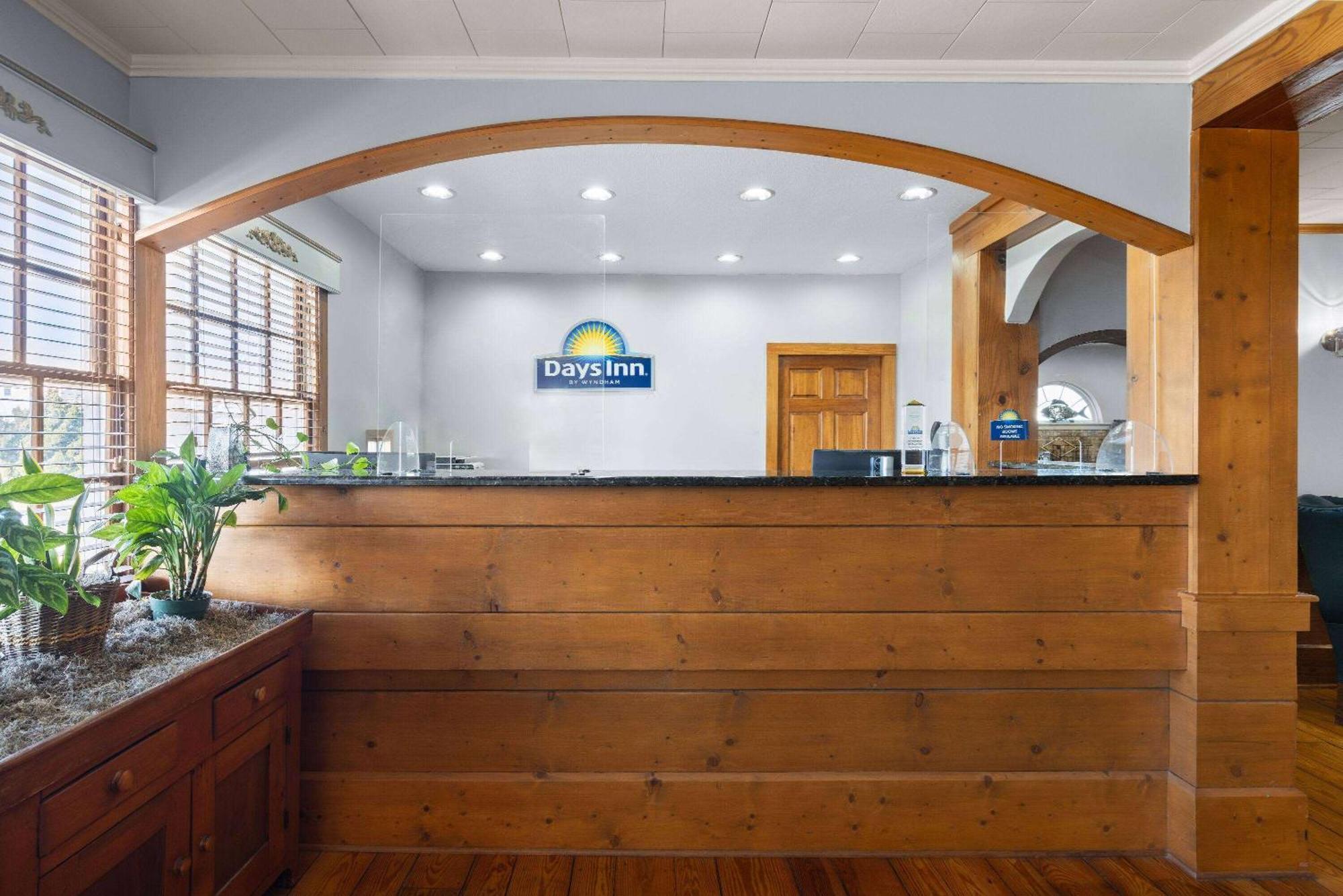 Days Inn By Wyndham Kill Devil Hills Oceanfront - Wilbur Екстериор снимка