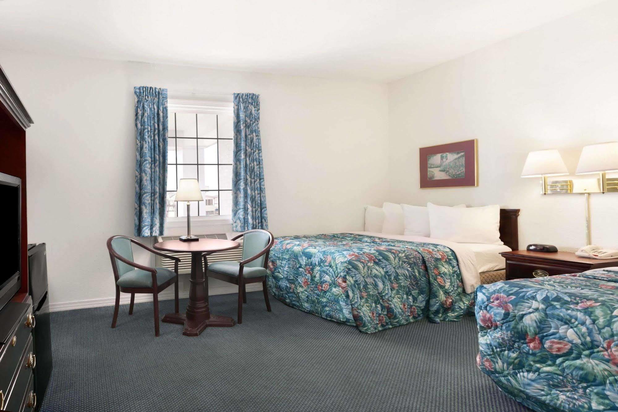 Days Inn By Wyndham Kill Devil Hills Oceanfront - Wilbur Екстериор снимка