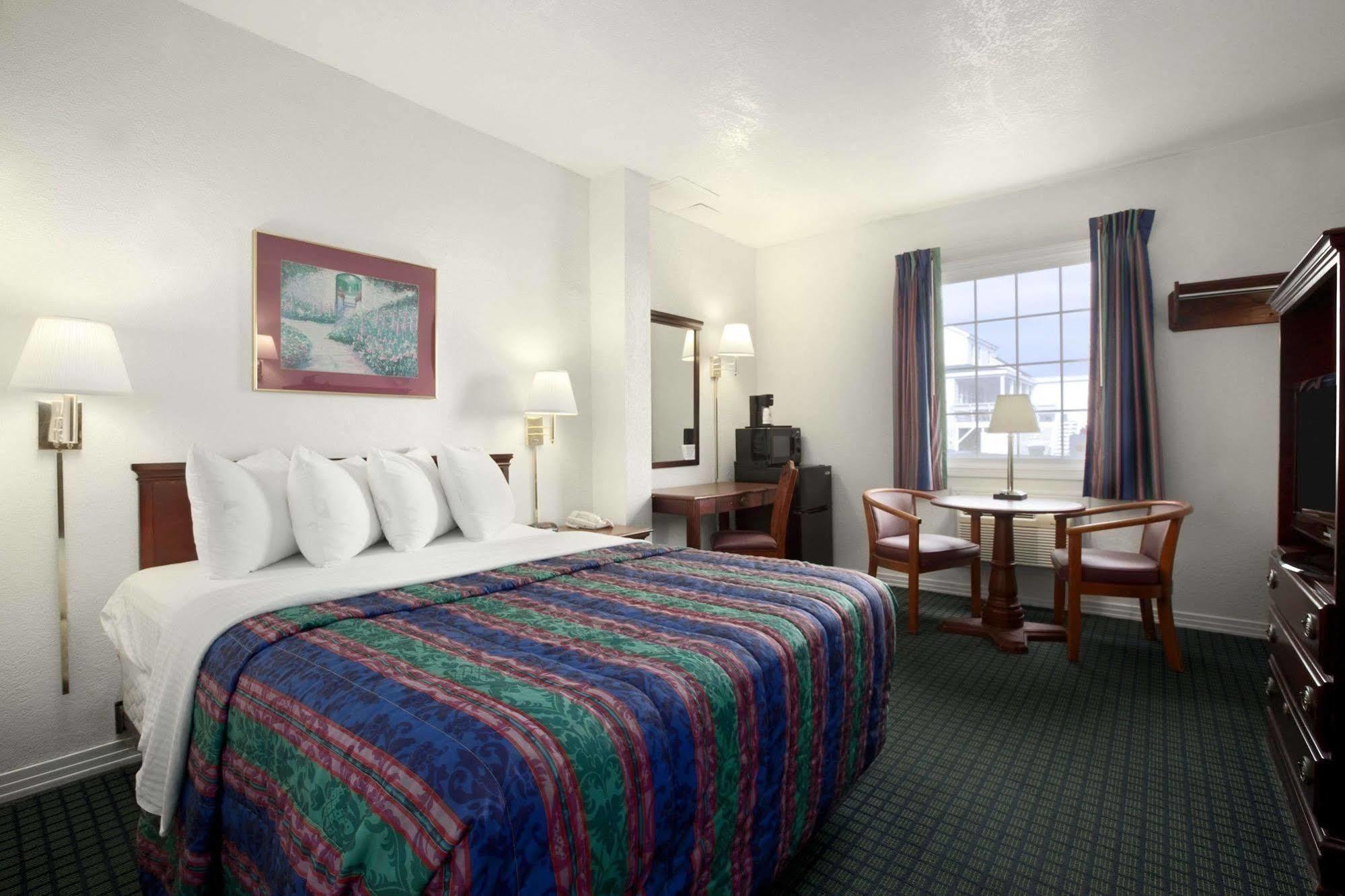 Days Inn By Wyndham Kill Devil Hills Oceanfront - Wilbur Екстериор снимка