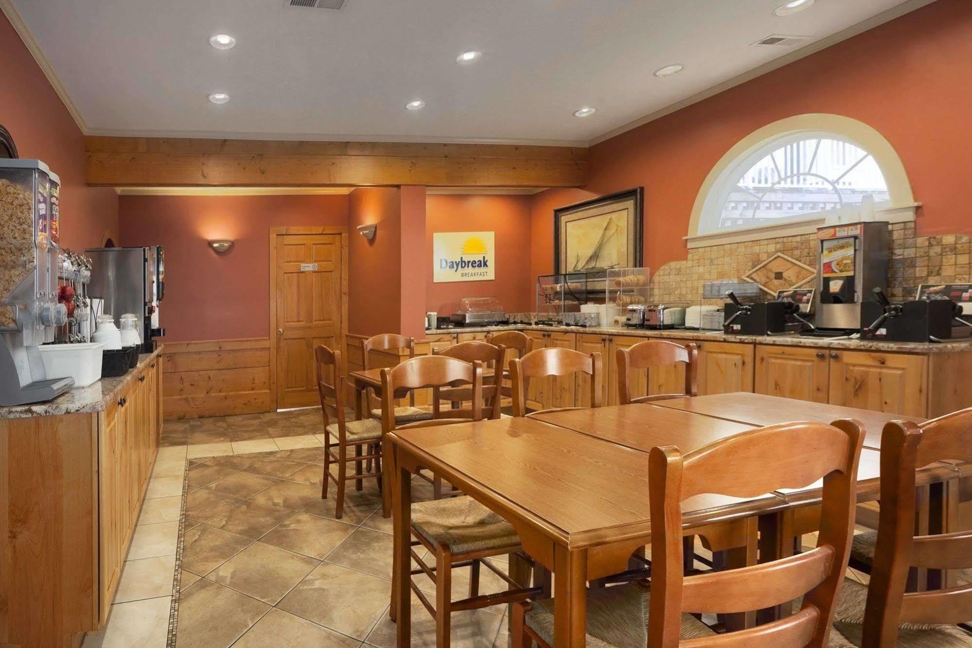 Days Inn By Wyndham Kill Devil Hills Oceanfront - Wilbur Екстериор снимка